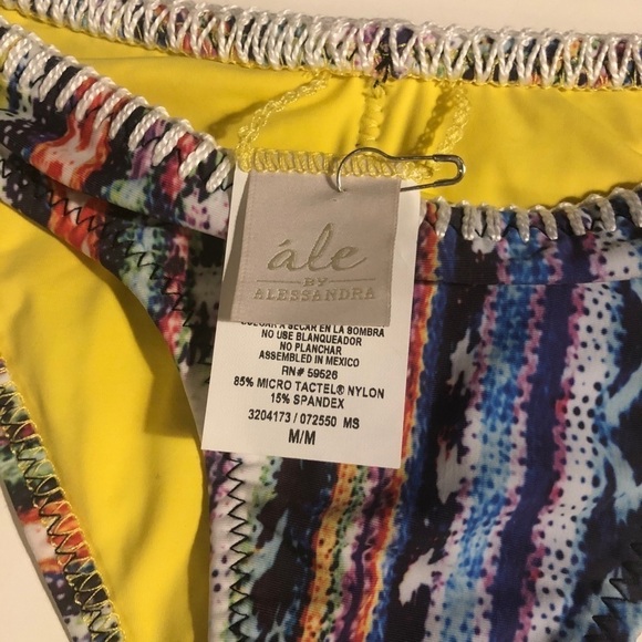 Ale Bikini - Picture 2 of 10